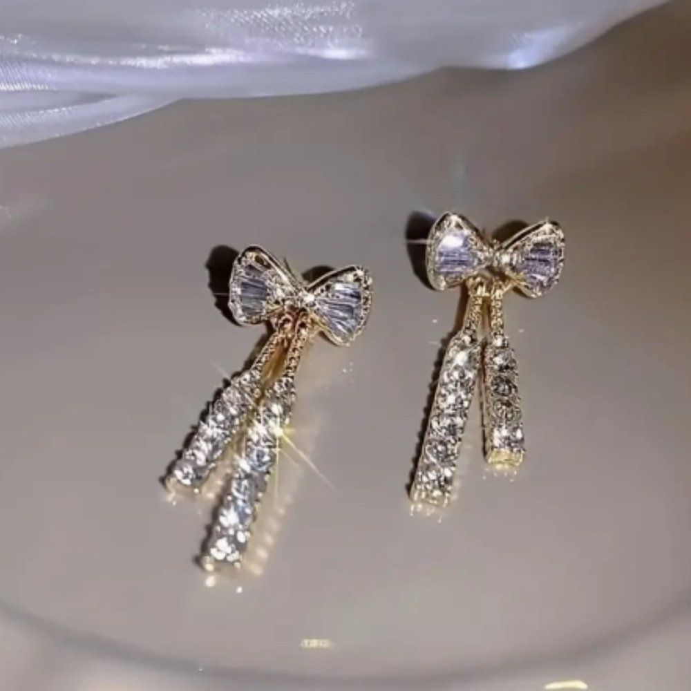 🔅🆕🔅🎀  Elegant Chic Classy Bow 🎀 Crystal Drop Tassel Earrings✨ - Picture 4 of 10
